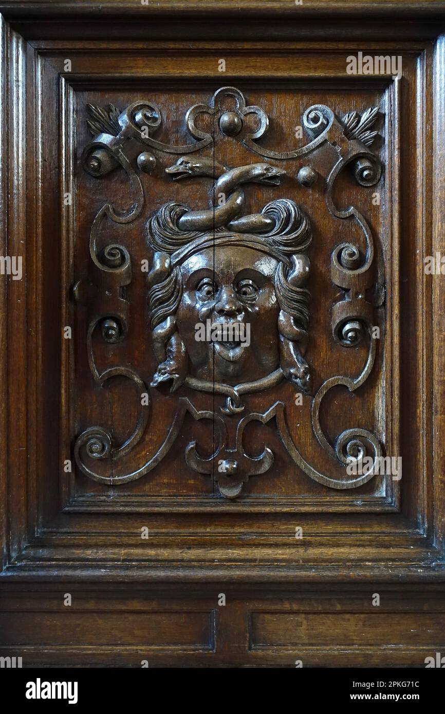 Détail de la sculpture sur le visage en panneau de chêne, Knole House, Kent, Angleterre, Royaume-Uni Banque D'Images