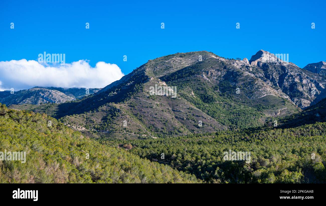 Belle destination de voyage d'une Espagne du sud. Les montagnes Sierras de Tejeda, Almijara et Alhama Banque D'Images