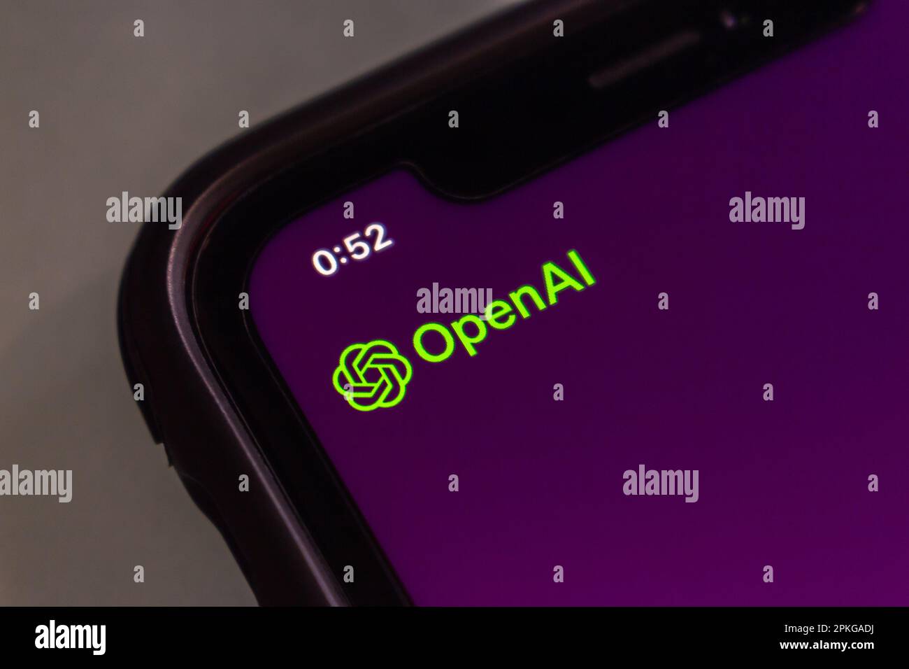 Vancouver, CANADA - avril 7 2023 : logo OpenAI vu sur son site officiel sur iPhone. OpenAI est un laboratoire de recherche américain sur l'intelligence artificielle (IA) Banque D'Images