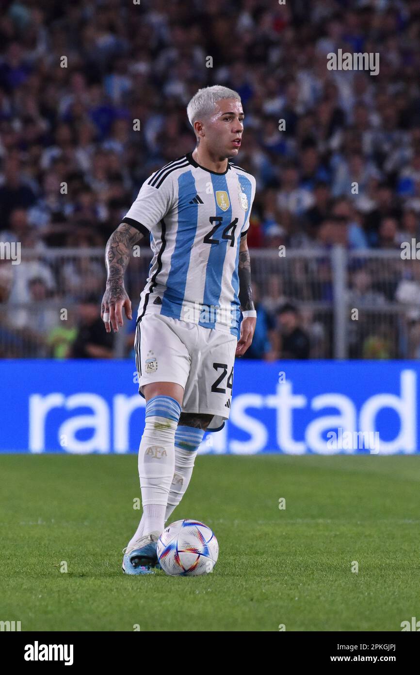 BUENOS AIRES, ARGENTINE - AVRIL 23: Enzo Fernandez lors d'un match entre l'Argentine et le Panama à l'Estadio Mas Monumental. Banque D'Images