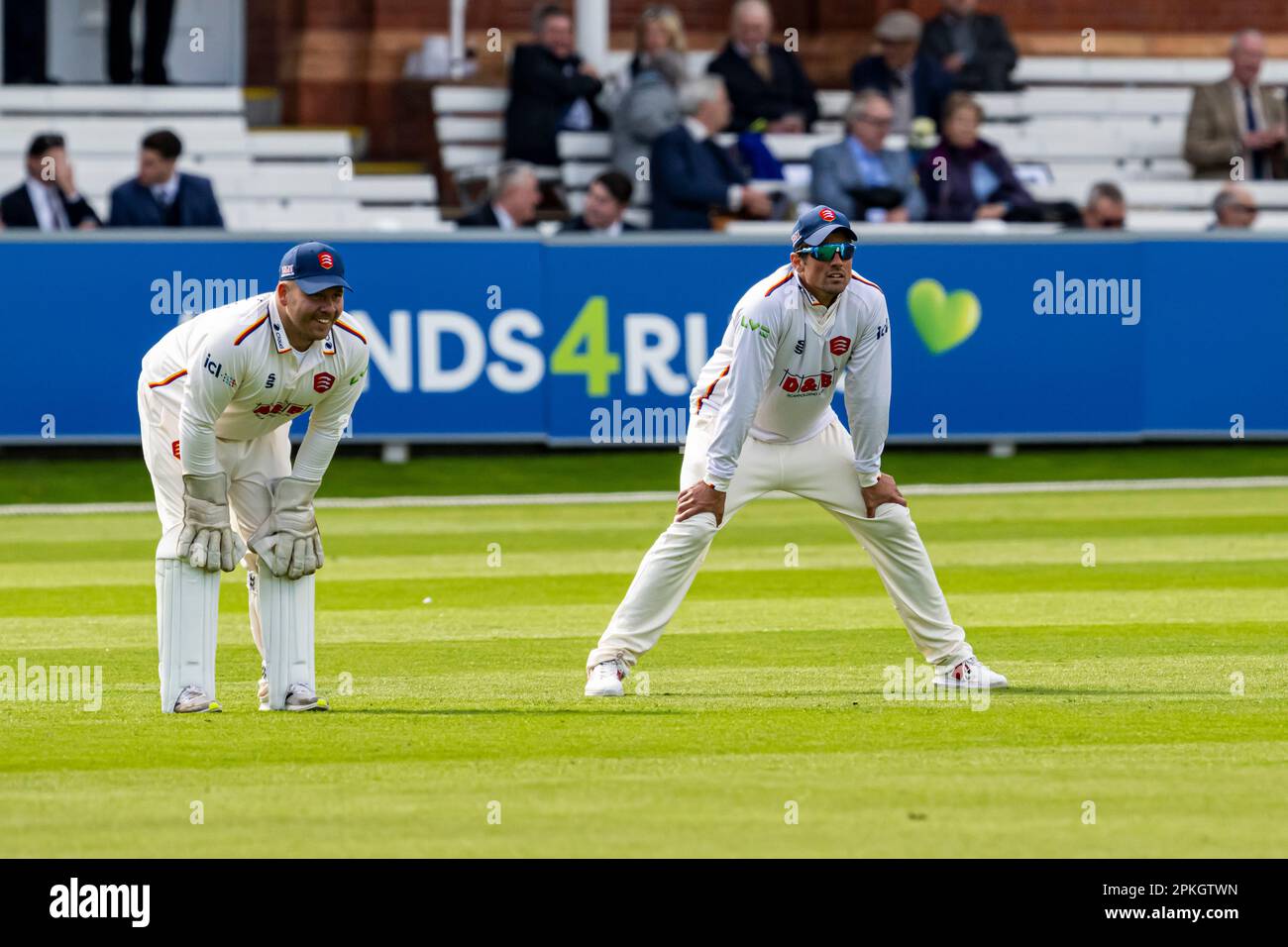 LONDRES, ROYAUME-UNI. 07 avril 2023. Alistair Cook d'Essex (à droite) pendant LV=Insurance County Championship Middlesex v Essex au Lord's Cricket Ground, vendredi, 07 avril 2023, à LONDRES, EN ANGLETERRE. Credit: Taka Wu/Alay Live News Banque D'Images
