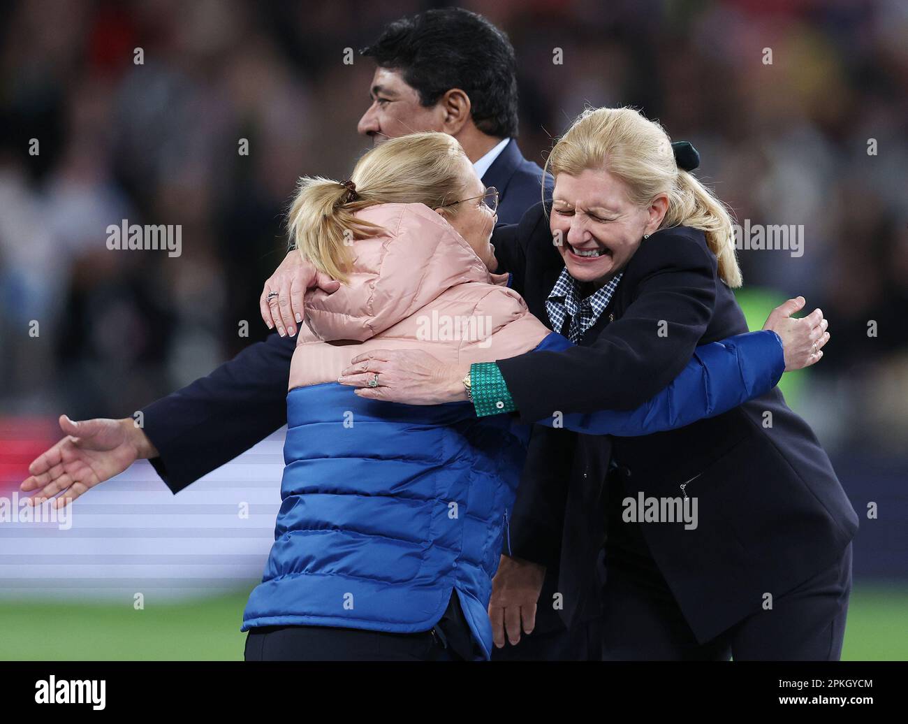 Londres, Royaume-Uni. 6th avril 2023. Sarina Wiegman entraîneur-chef d'Angleterre et Debbie Hewitt Chariwoman de la FA (Association anglaise de football) épouseront après le match féminin de CONMEBOL/UEFA Finalissima au stade Wembley, Londres. Le crédit photo devrait se lire: Paul Terry/Sportimage crédit: Sportimage/Alay Live News Banque D'Images