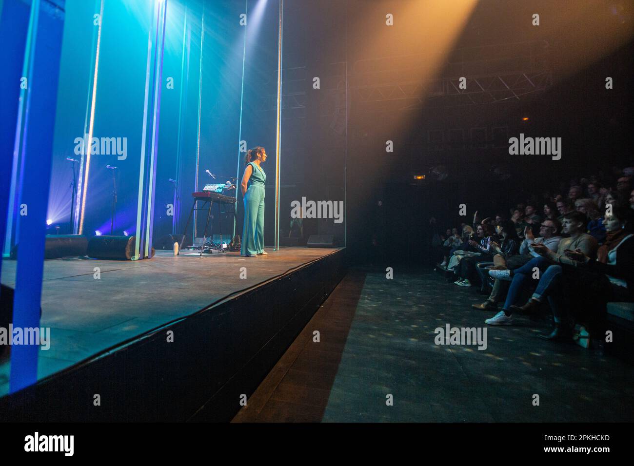 Paris, France. 05th avril 2023. Sophie Maurin, chanteuse-compositrice française, a vu lors d'une représentation de son deuxième album "Longitudes" au café de la danse à Paris. Crédit : SOPA Images Limited/Alamy Live News Banque D'Images