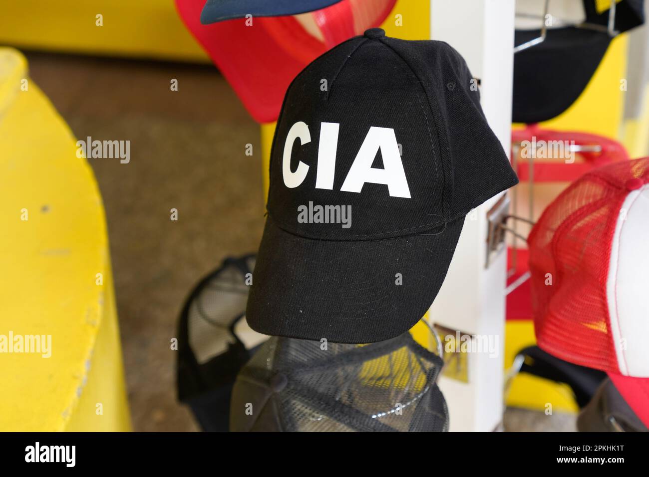 Bordeaux , Aquitaine France - 04 02 2023 : Cap CIA central intelligence agence logo marque et texte signe sur boutique habillement accessoires Banque D'Images