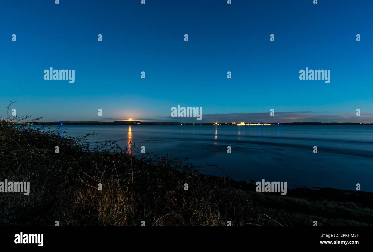 Lever de lune sur Sharpness Docks, Gloucestershire Banque D'Images