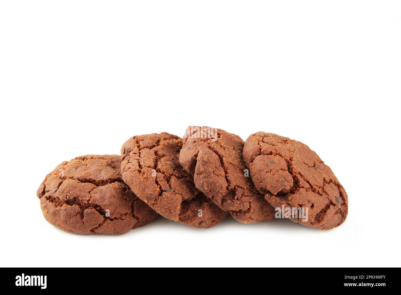 Biscuits aux pépites de chocolat isolés sur blanc. Vue de dessus Banque D'Images