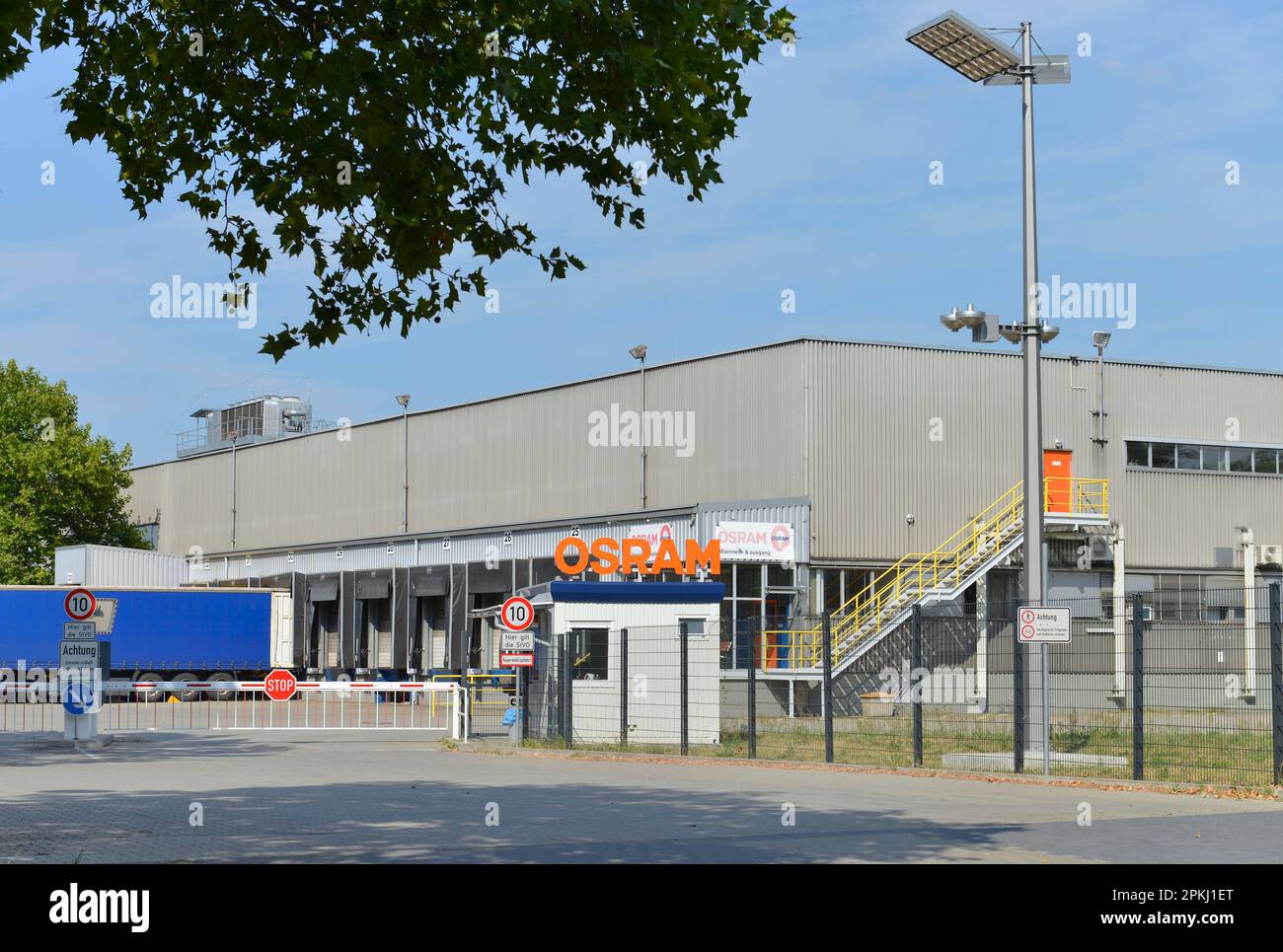 Porte d'usine, Osram, Motardstrasse, Siemensstadt, Berlin, Allemagne Banque D'Images