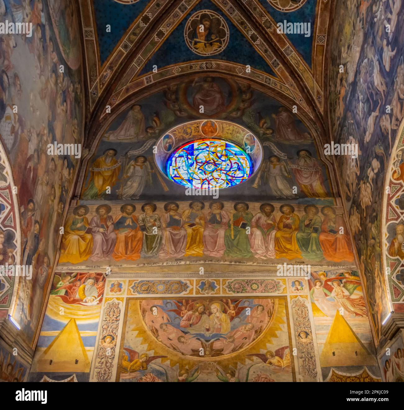 Collégiale de Santa Maria Assunta, San Gimignano - sculptures et fresques à l'intérieur de l'église . Province de Sienne, Toscane, Italie, Europe - juin Banque D'Images