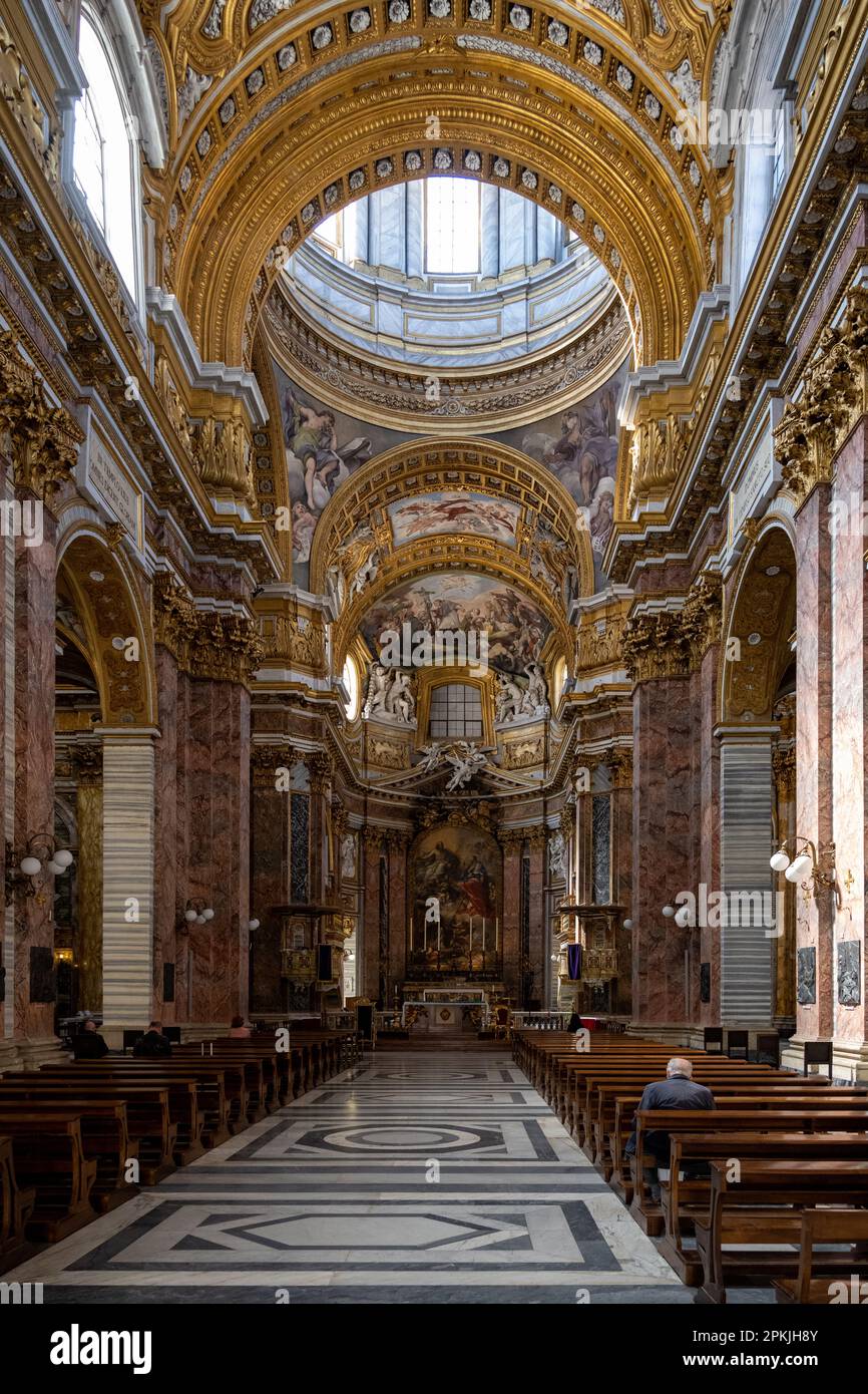 ROM, Italien, avril 2023 Innenaufnahme der Kirche Santi Ambrogio e Carlo in der via del Corso Banque D'Images
