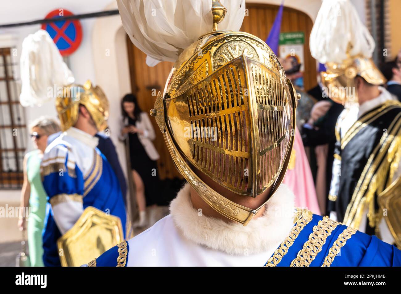 Puente Genil, Espagne. 07th avril 2023. Un soldat romain costumé pendant une procession du Vendredi Saint, une partie de la semaine sainte ou Santa Semana, 7 avril 2023 à Puente Genil, Espagne. La ville a une célébration inhabituelle avec une procession de toutes les figures bibliques depuis 1661. Crédit : Richard Ellis/Richard Ellis/Alay Live News Banque D'Images