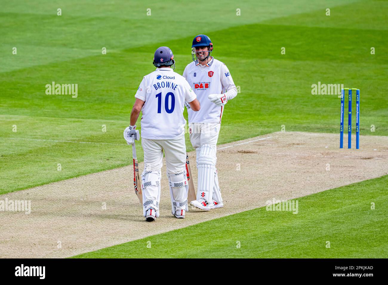 LONDRES, ROYAUME-UNI. 08 avril 2023. Alistair Cook d'Essex (à droite) et N. Browne d'Essex (à gauche) pendant LV=Insurance County Championship Middlesex v Essex le jour 3 au Lord's Cricket Ground, samedi, 08 avril 2023 à LONDRES, EN ANGLETERRE. Credit: Taka Wu/Alay Live News Banque D'Images