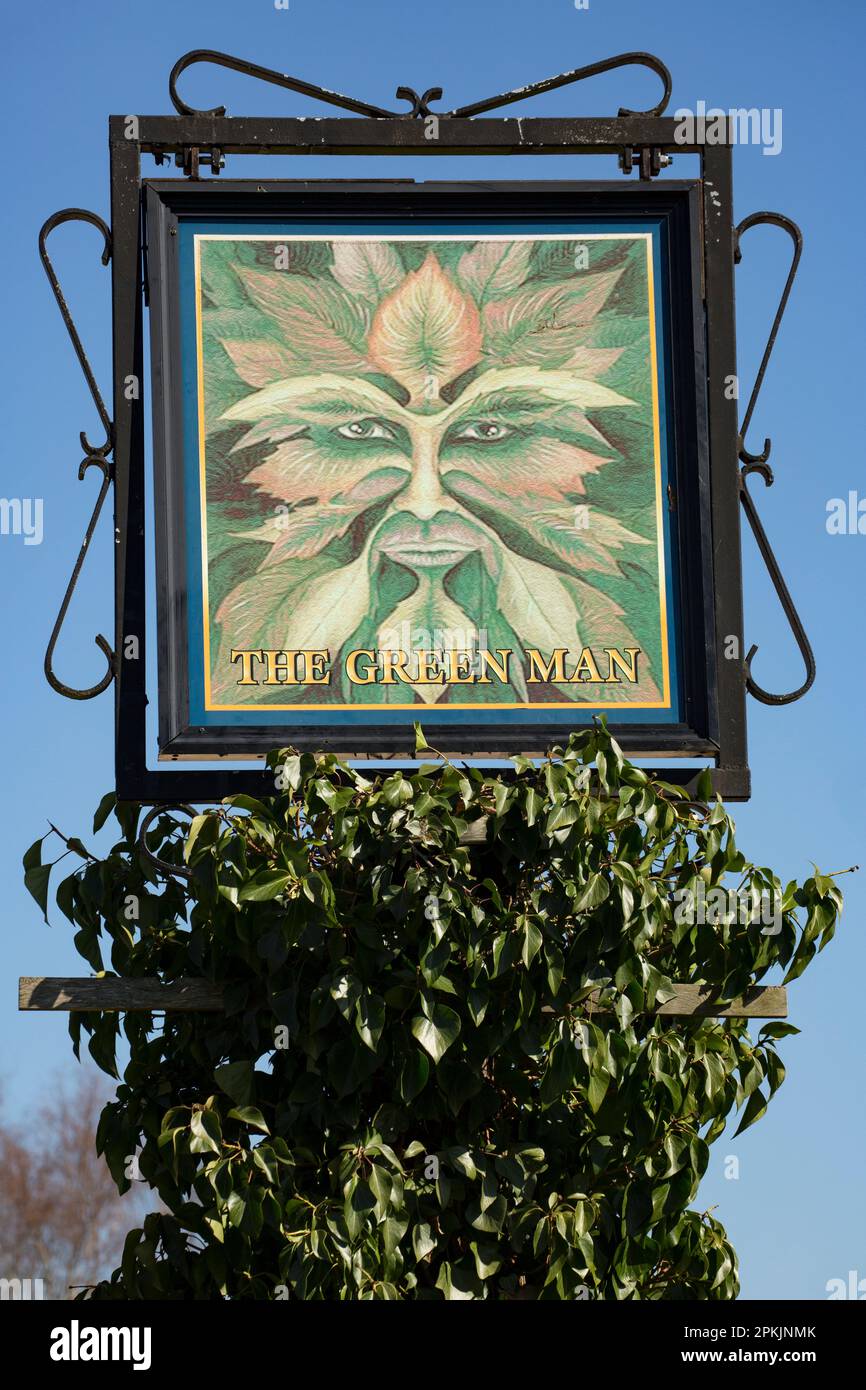 Un panneau pour le pub Green Man au King's Stag Dorset England GB Banque D'Images