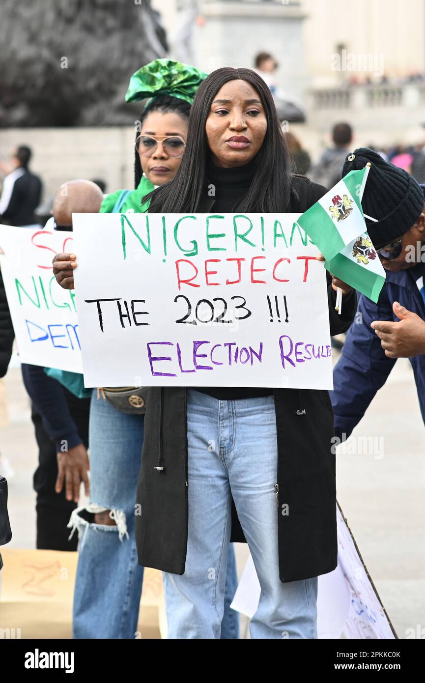 Londres, Angleterre, Royaume-Uni. 8th avril 2023. Les Nigérians qui vivent à Londres manifestent contre les résultats des élections au Nigeria, « Save Nigeria Democracy » à Trafalgar Square. Les manifestants affirment que le gouvernement du Royaume-Uni a dépensé £5 millions pour ajuster les votes pour un leader fantoche au service du gouvernement britannique et non pour la population nigériane sur la place Trafalgar. Crédit : voir Li/Picture Capital/Alamy Live News Banque D'Images