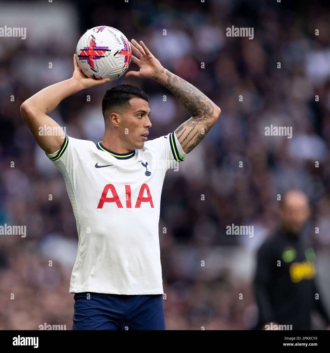 Pedro Porro de Tottenham Hotspur gestes lors du match de la Premier League entre Tottenham Hotspur et Brighton et Hove Albion au Tottenham Hotspur Stadium, Londres, le samedi 8th avril 2023. (Photo: Federico Guerra Maranesi | MI News) Credit: MI News & Sport /Alamy Live News Banque D'Images