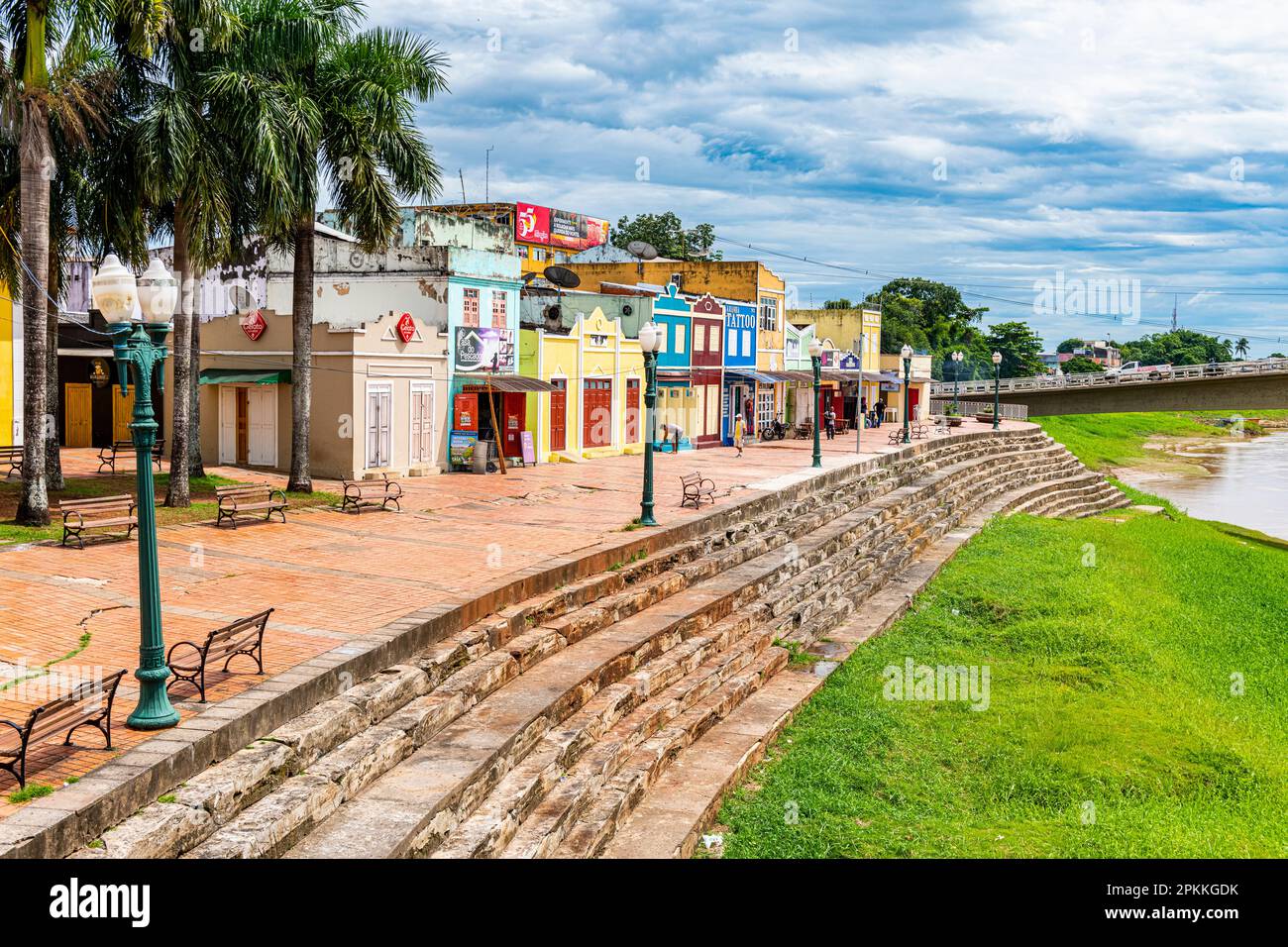 Petits magasins le long de la rivière Acre, Rio Branco, État Acre, Brésil, Amérique du Sud Banque D'Images