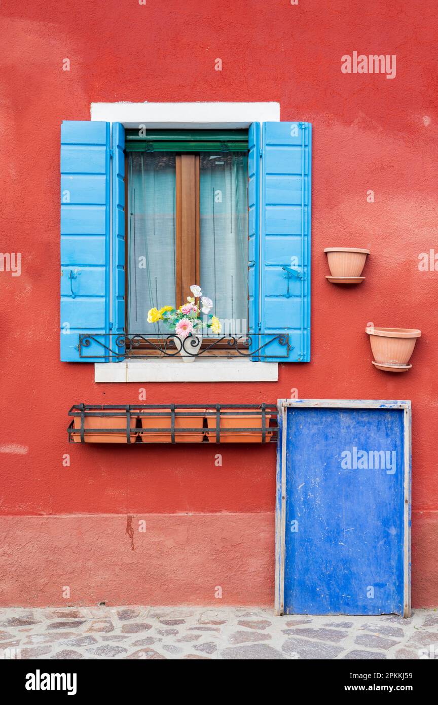 Village de pêcheurs aux façades de maisons colorées, île de Burano, Venise, site classé au patrimoine mondial de l'UNESCO, Vénétie, Italie, Europe Banque D'Images