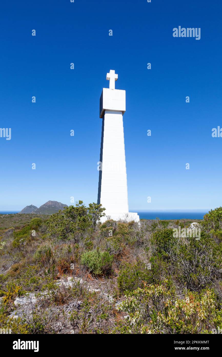 Dias Cross, Cape point, Cap de bonne espérance, Cape Town, Afrique du Sud avec vue sur Cape point au loin. . La croix originale a été érigée en 1488 par Banque D'Images