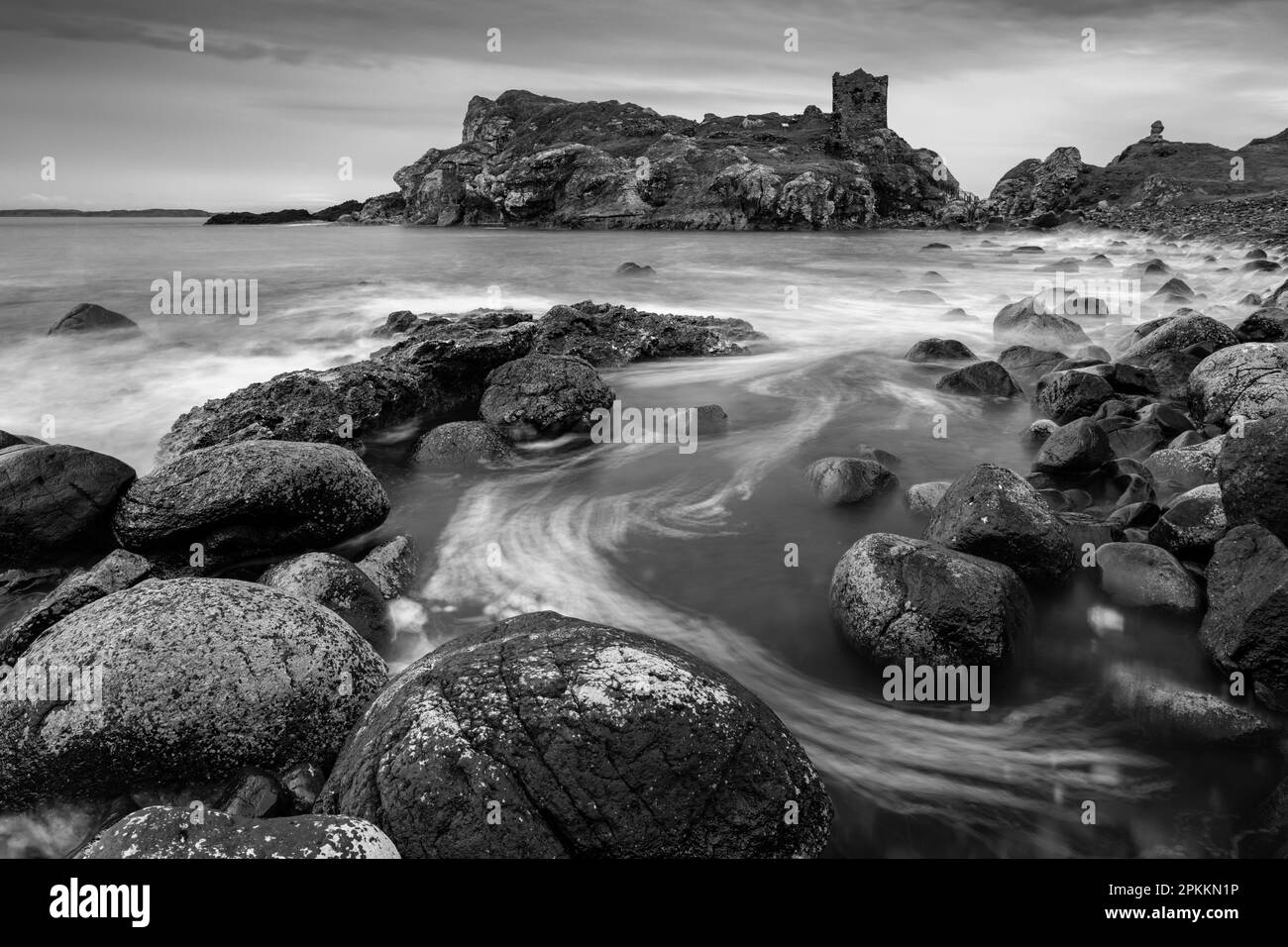 Les ruines du château de Kinbane près de Ballycastle sur la côte de Causeway, Comté d'Antrim, Ulster, Irlande du Nord, Royaume-Uni, Europe Banque D'Images
