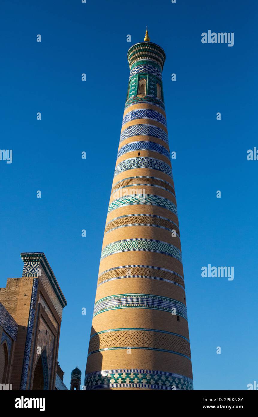Islam Khoja Minaret, Ichon Qala (Itchan Kala), site du patrimoine mondial de l'UNESCO, Khiva, Ouzbékistan, Asie centrale, Asie Banque D'Images