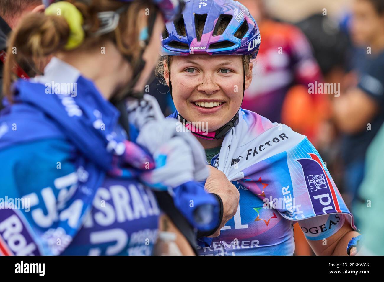 Paris Roubaix femmes. édition 3rd. 8 avril 2023 gagnante Alison Jackson (TIB) CAN 3h42’56” 2nd Katia Ragusa (LIV) ITA 3rd Marthe Truyen (FED) bel Banque D'Images