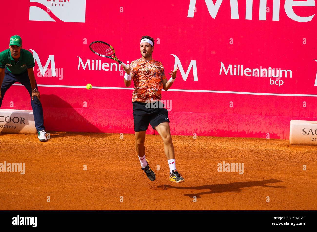 Estoril, Portugal. 08th avril 2023. Marco Cecchinato, d'Italie, joue contre Miomir Kecmanovic, de Serbie, lors de la manche 4th du tournoi Millennium Estoril Open au CTE-Clube de Ténis do Estoril. (Note finale: 2-0) crédit: SOPA Images Limited/Alamy Live News Banque D'Images