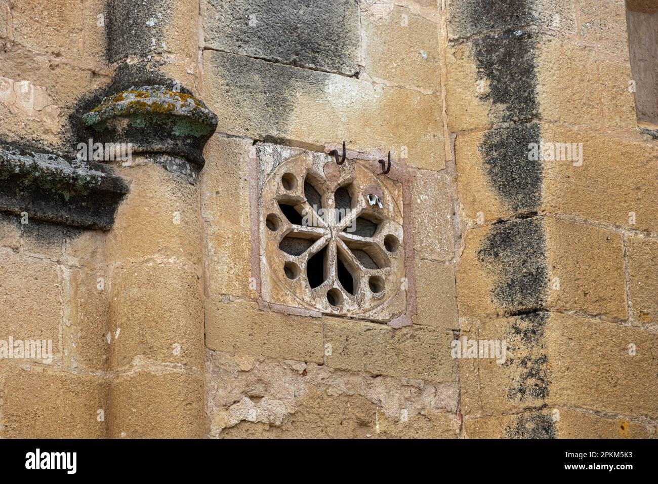 Arcos de la Frontera, Espagne. Façade plateresque et gothique tardif de l'Eglise Iglesia de Nuestra Senora de la Asunción (église notre-Dame de l'Assomption) Banque D'Images
