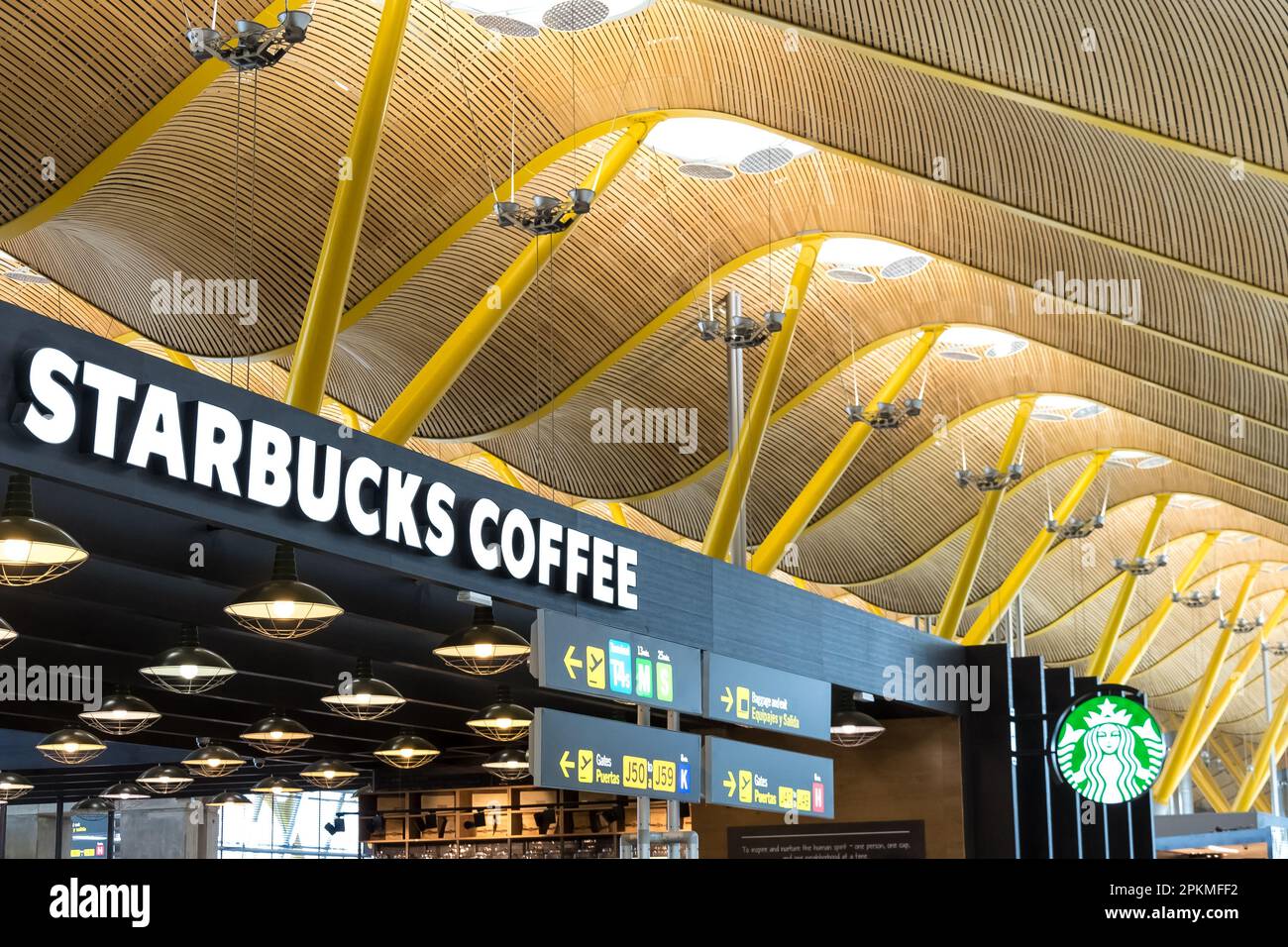 Détail architectural de l'aéroport Adolfo Suárez Madrid–Barajas, communément appelé aéroport Madrid–Barajas, le principal aéroport international desservant Madrid Banque D'Images