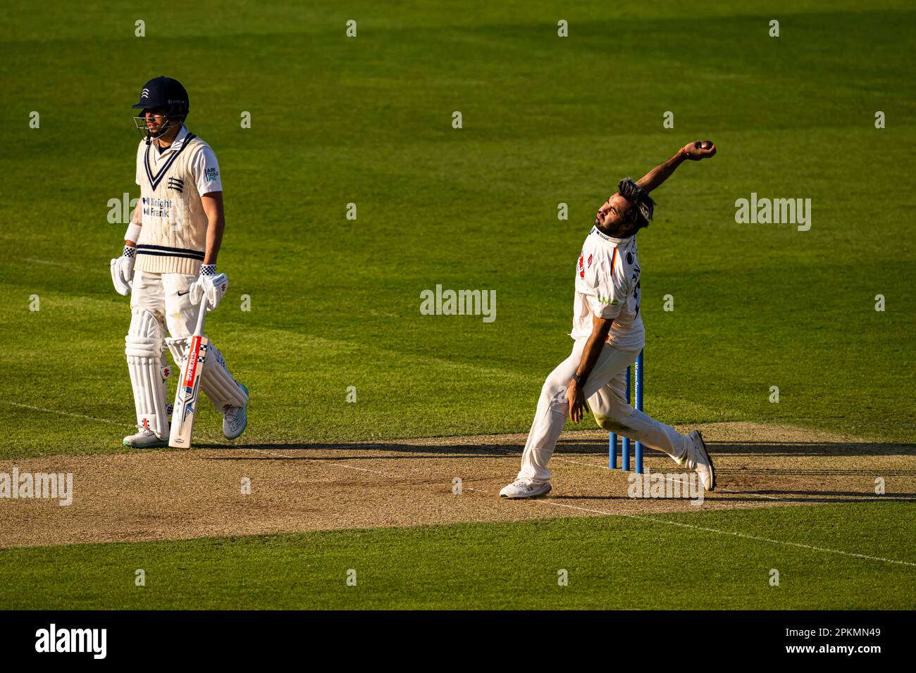 LONDRES, ROYAUME-UNI. 08 avril 2023. Shane Snater of Essex (à droite) balles pendant LV=Insurance County Championship Middlesex v Essex le jour 3 au terrain de cricket de Lord's le samedi, 08 avril 2023 à LONDRES, EN ANGLETERRE. Credit: Taka Wu/Alay Live News Banque D'Images