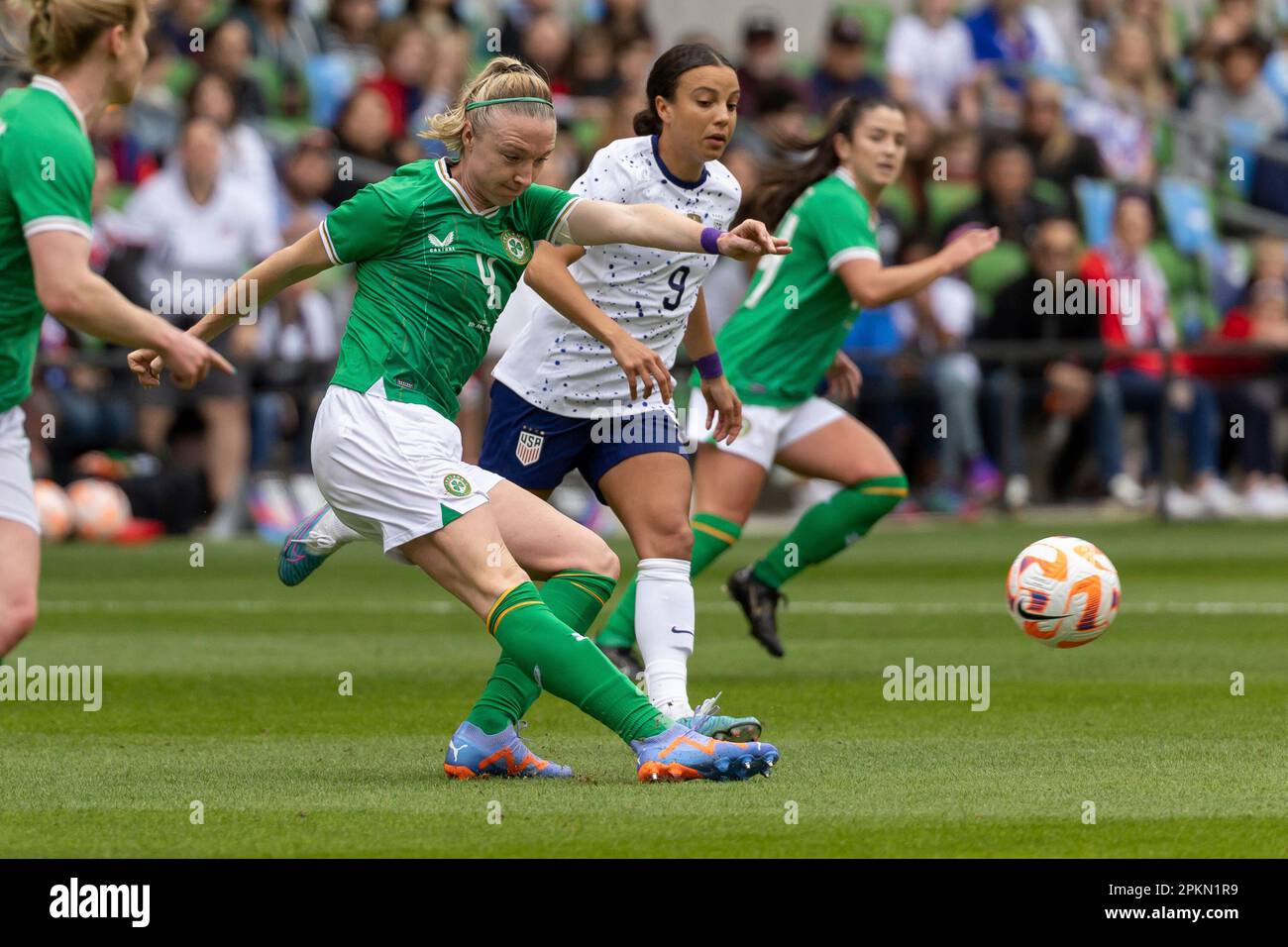 AUSTIN, TX - APRIL 08: Republic of Ireland Women's National Team defender Louise Quinn (4) clears the ball during the friendly match between the U.S. Women's National Team and the Republic of Ireland Women's National Team on April 8, 2023 at Q2 Stadium in Austin, TX. (Photo by David Buono/Icon Sportswire) (Icon Sportswire via AP Images) Banque D'Images