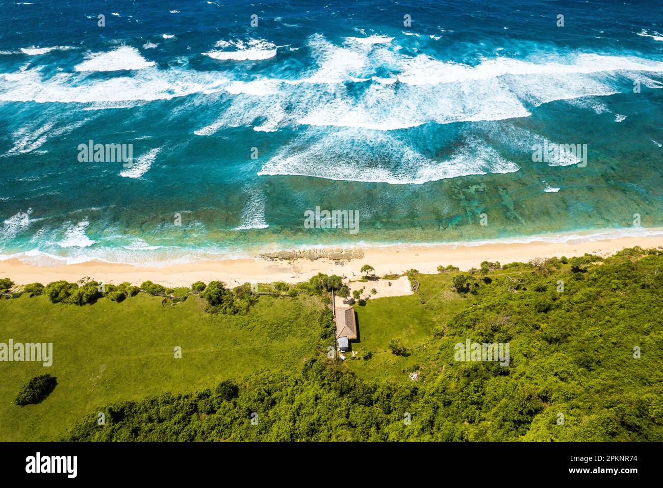 Vue aérienne de Nyang Nyang Beach sur la côte la plus méridionale de Bali, en Indonésie Banque D'Images