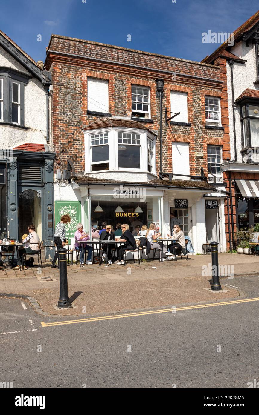 BUNCE's - café et restaurant. Bakehouse, High Street, Marlborough, Wiltshire, Angleterre, ROYAUME-UNI Banque D'Images