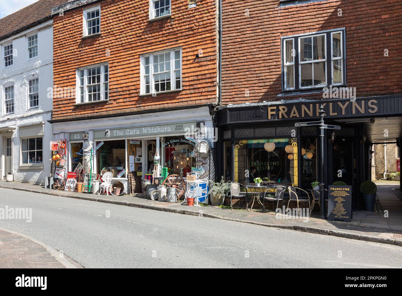 The Cat's Whiskers Antique shop et Franklyns Bistro à Kingsbury Street, Marlborough, Wiltshire, Angleterre, Royaume-Uni Banque D'Images