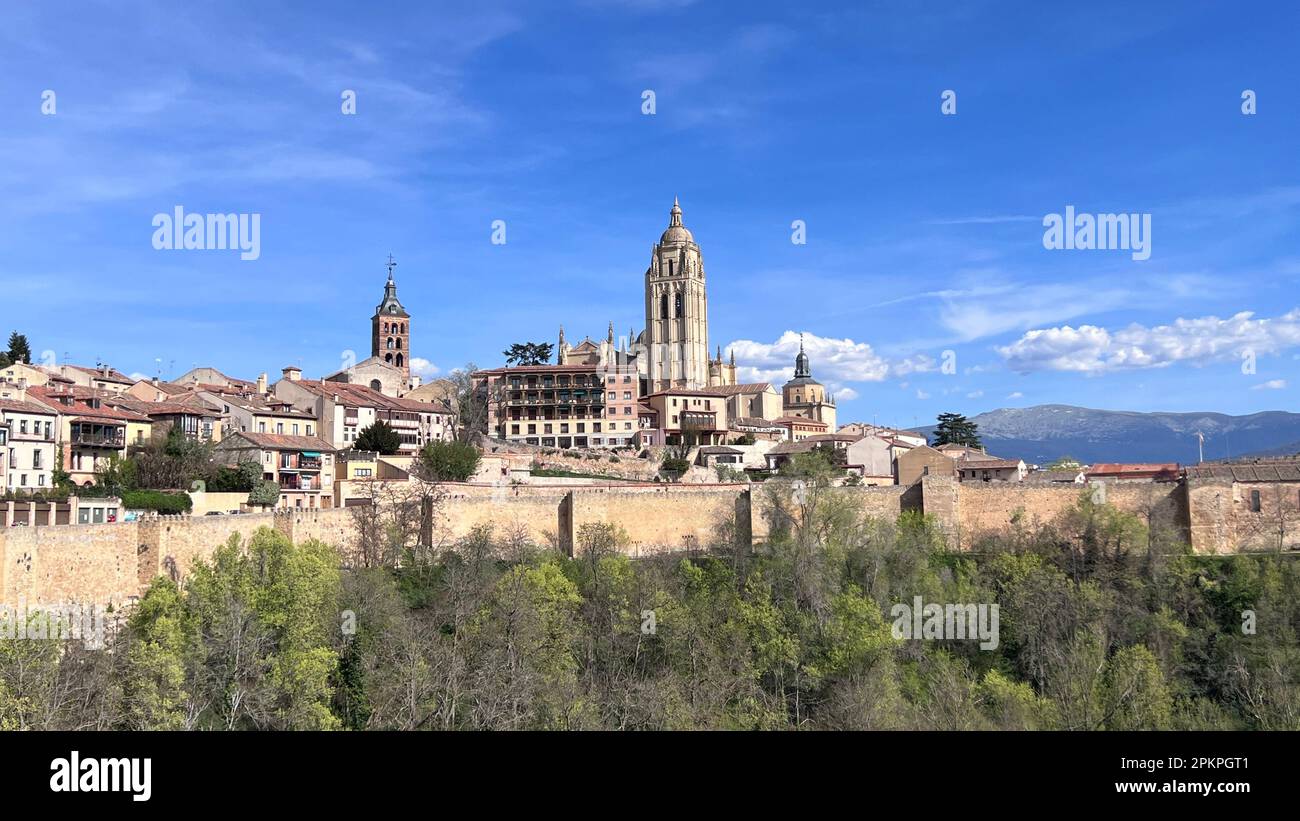 Mur et ville de Ségovie en Espagne Banque D'Images