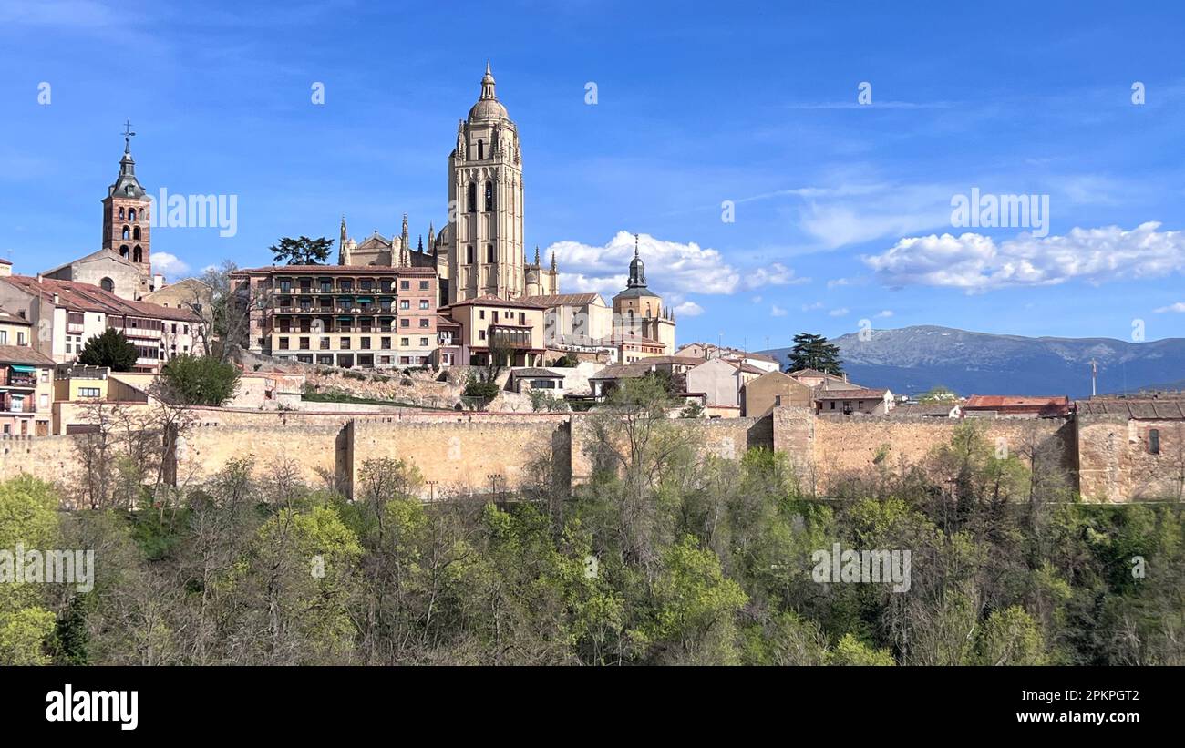 Mur et ville de Ségovie en Espagne Banque D'Images