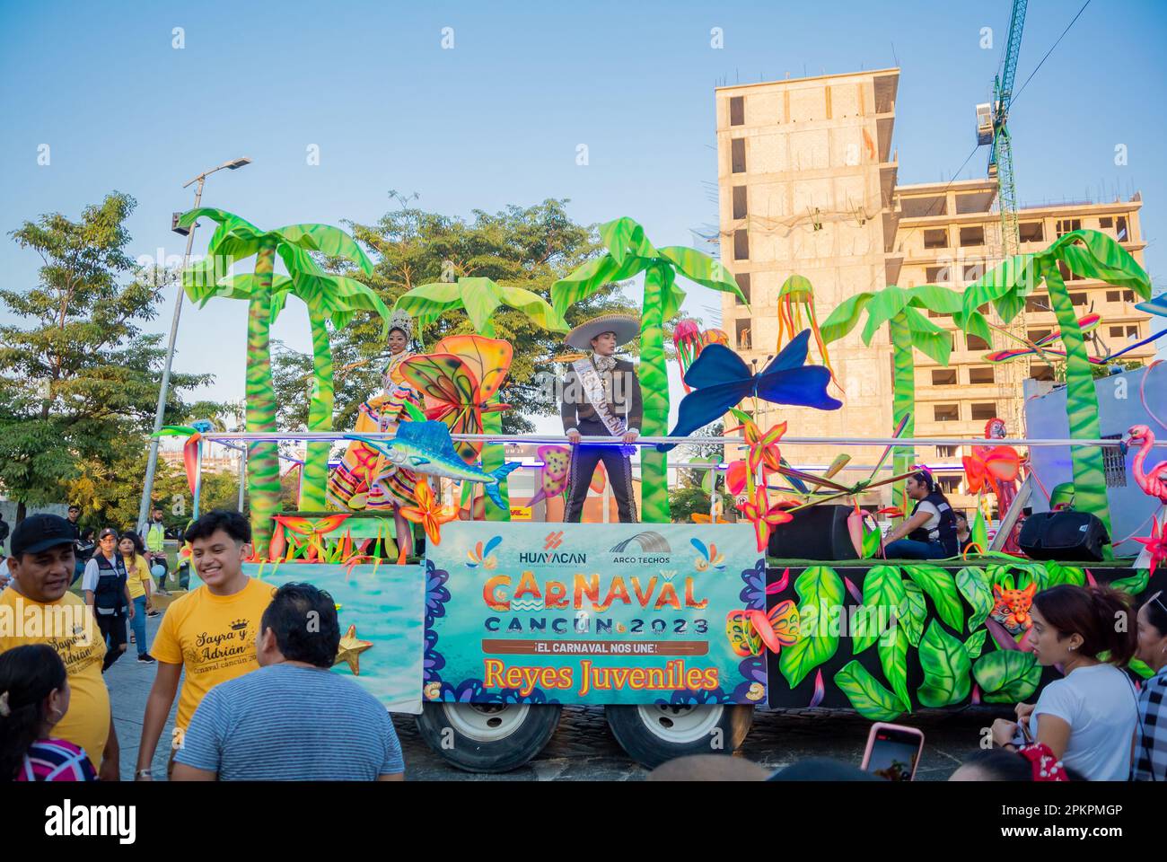 Cancun, Quintana Roo, Mexique, le peuple mexicain danse avec des vêtements traditionnels au festival de Cancun 2023 Banque D'Images