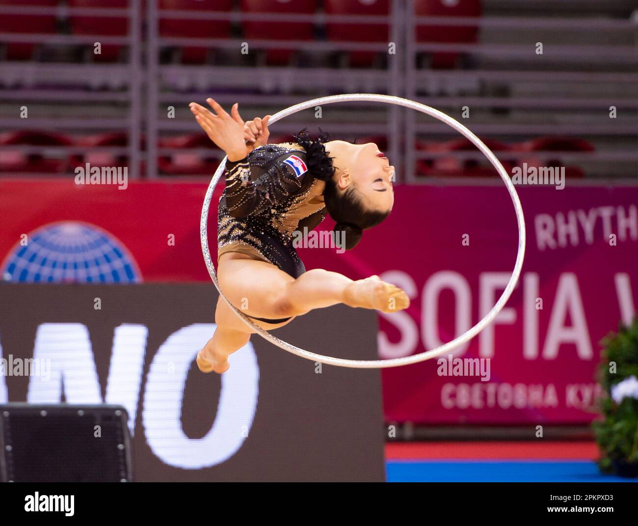 Sofia, Bulgarie. 31 mars 2023. Tamara Artic de Croatie se produit avec le cerceau lors de la coupe du monde de gymnastique rythmique à Arena Armeec Banque D'Images