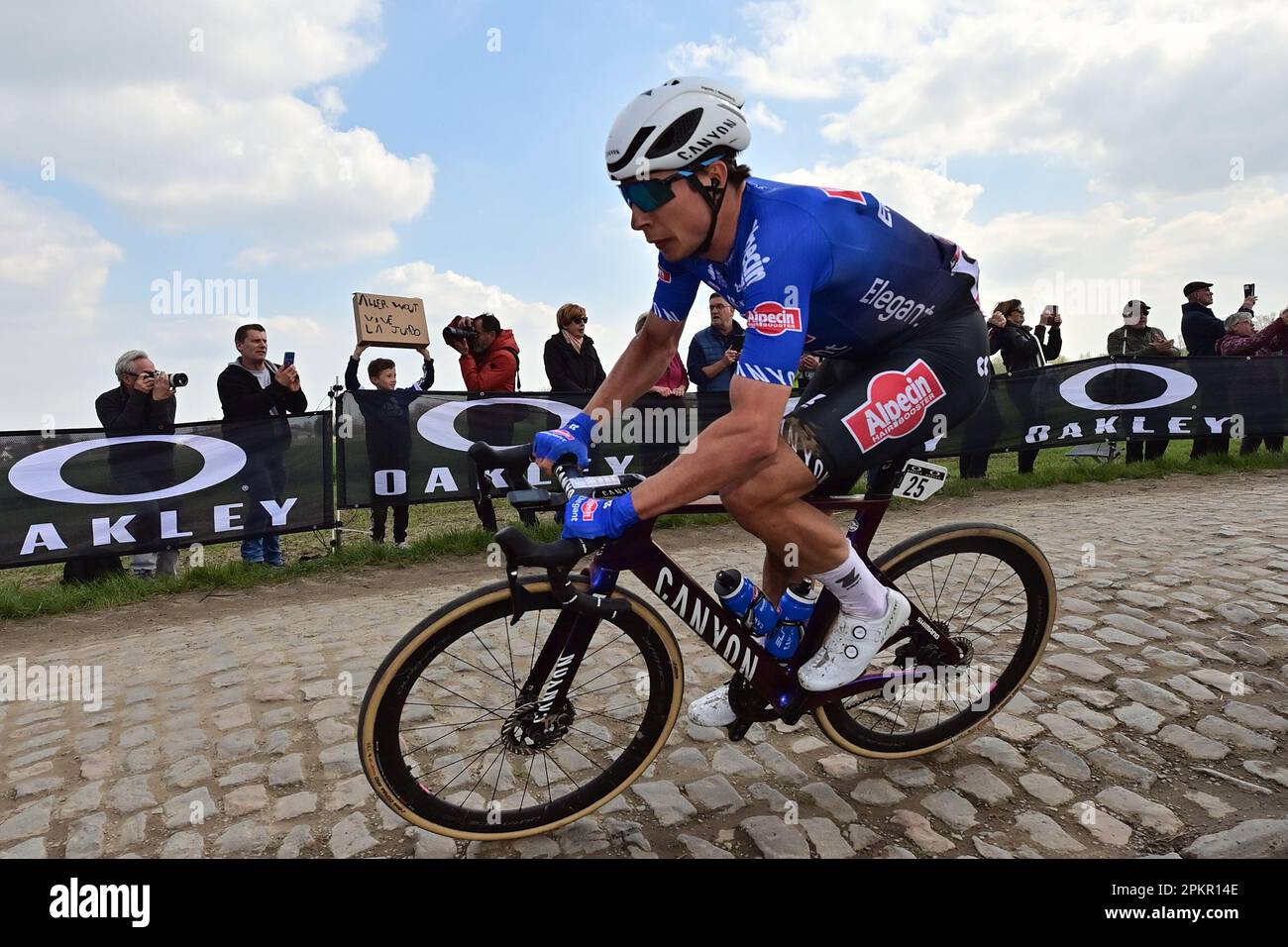 Roubaix, France. 09th Avril 2023. Le Belge Jasper Philipsen D'Alpecin ...