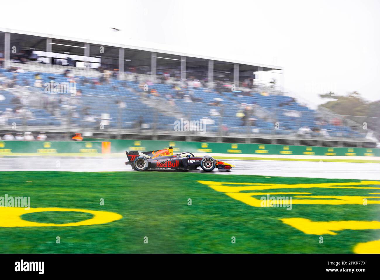Ayumu Iwasa du Japon et l'équipe Dams pilotant pendant F2 qualifications au circuit du Grand Prix d'Albert Park. Banque D'Images