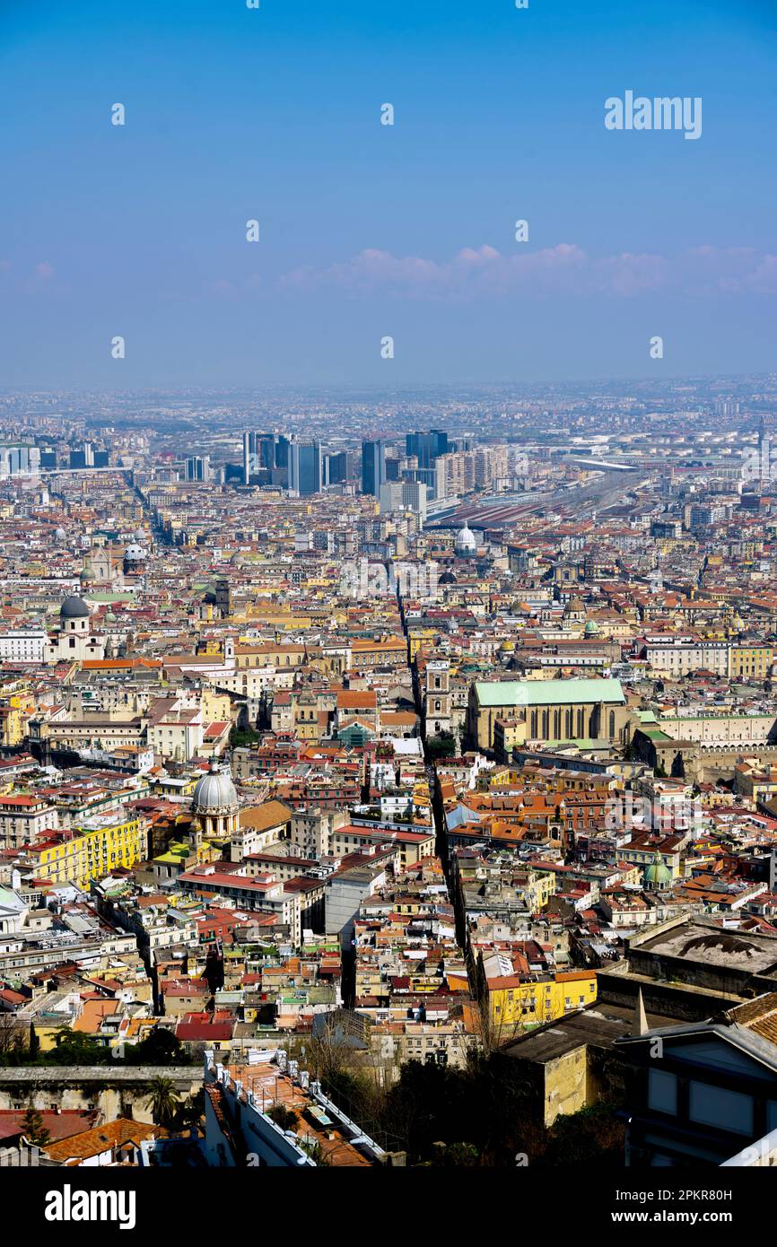 Italien, Neapel, Blick vom Castel Sant'Elmo, deutslich zu erkennen der Strassenzug 'paccanapoli', der die Altstadt teilt Banque D'Images