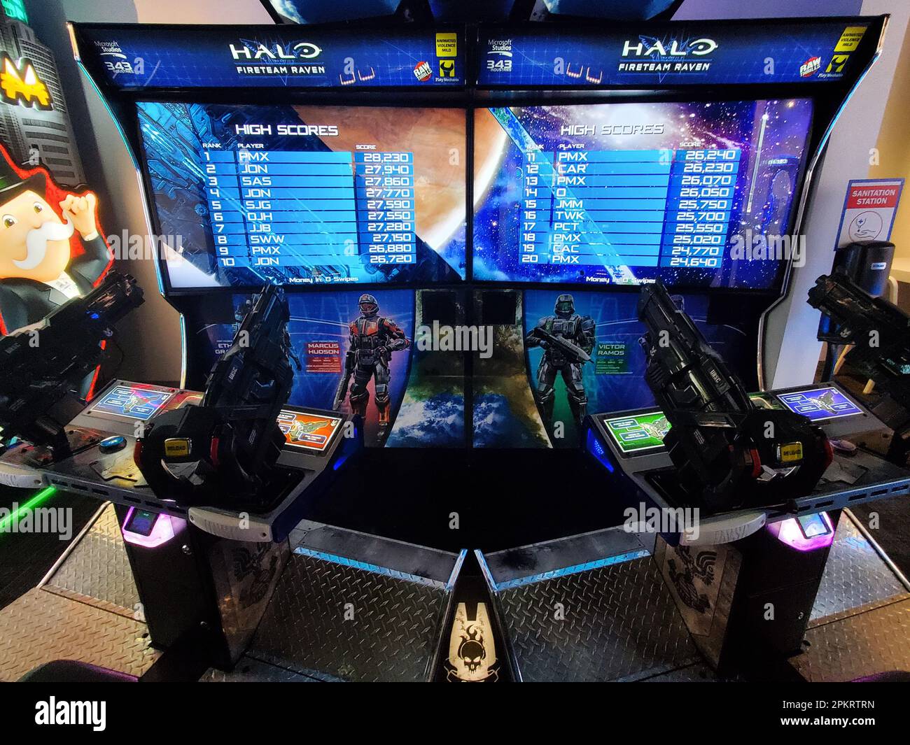 Nashville, Tennessee, États-Unis - 22 juin 2022 - le double grand écran du jeu vidéo d'arcade de la Fireteam Raven de Halo Banque D'Images