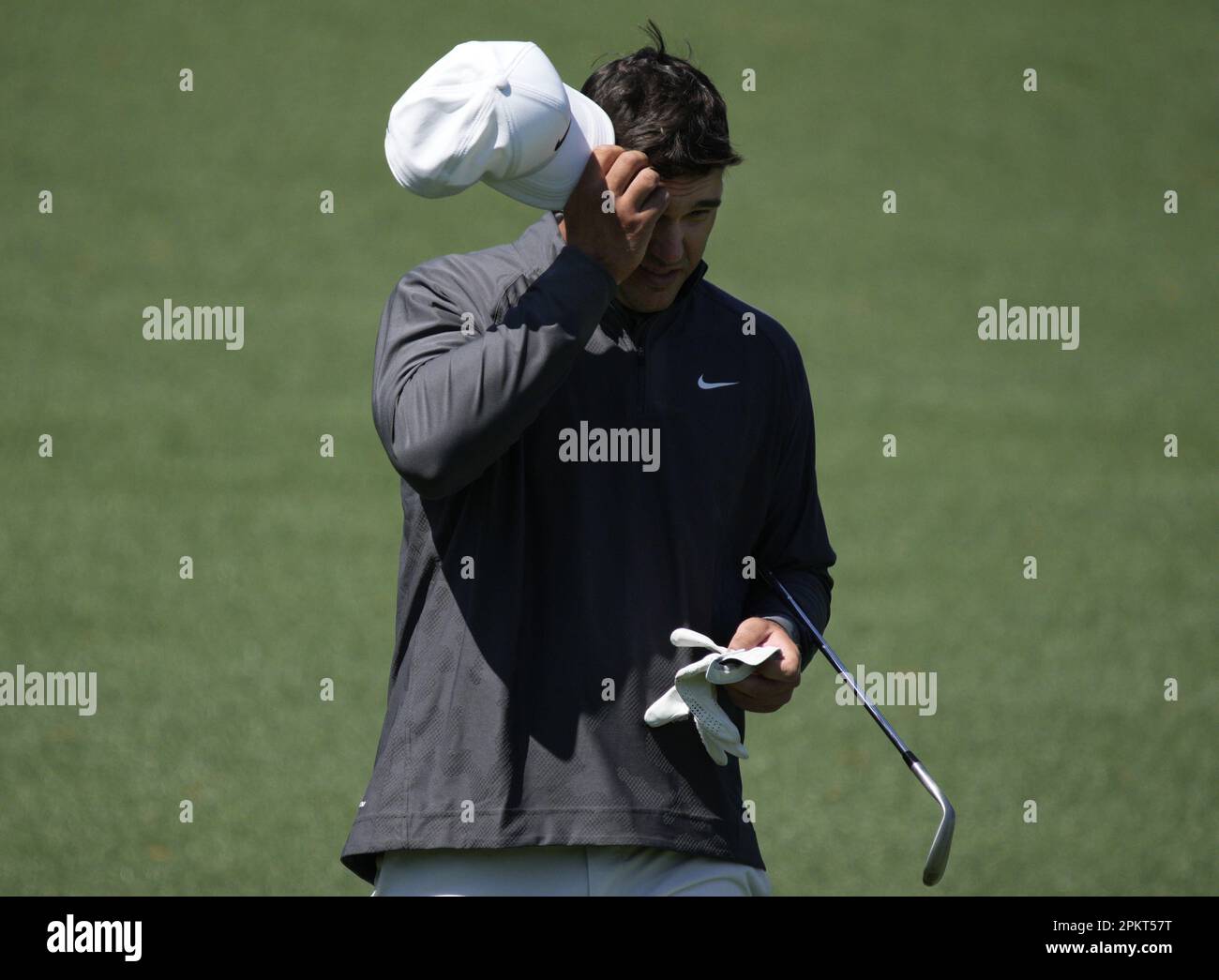 Augusta, États-Unis. 09th avril 2023. Le leader Brooks Koepka se rend au green 2nd lors de la dernière partie du tournoi de Masters 87th au club de golf national d'Augusta, Géorgie, dimanche, 9 avril 2023. Photo de Bob Strong/UPI crédit: UPI/Alay Live News Banque D'Images