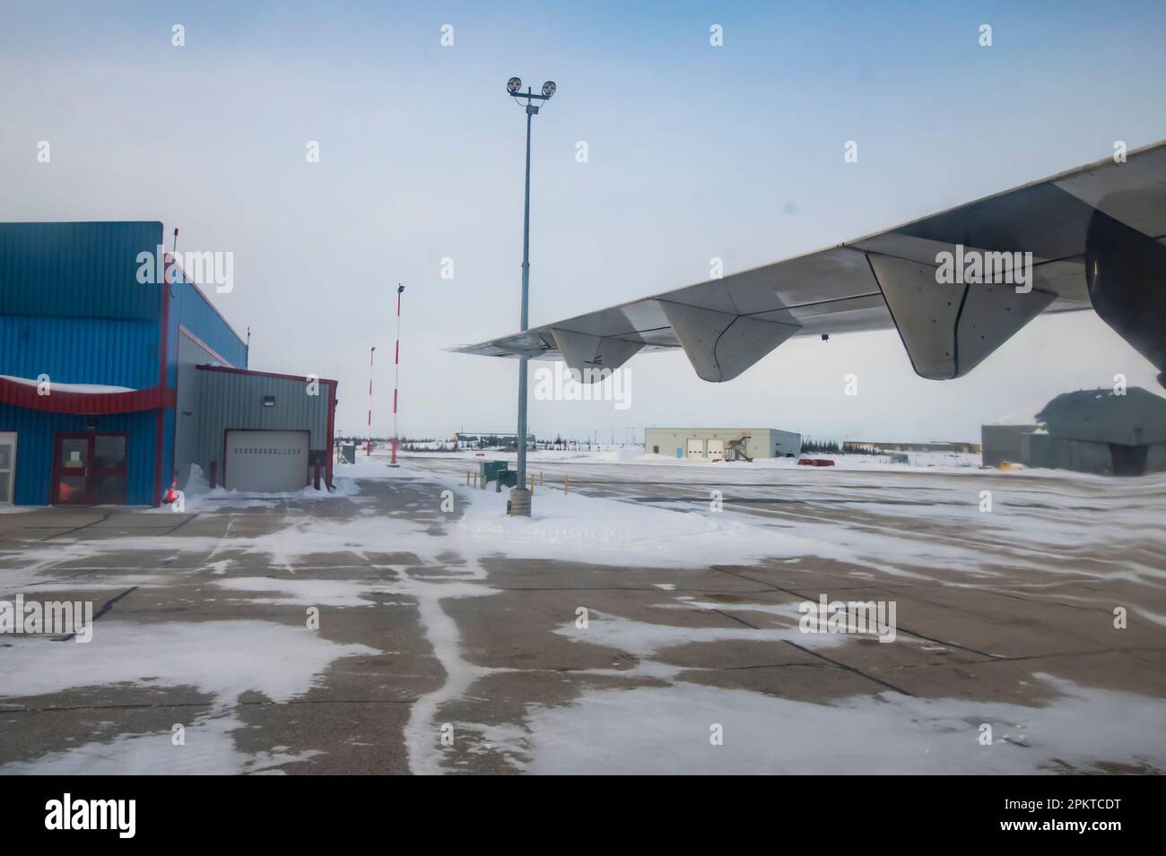 Sur le tarmac à l'aéroport de Churchill, Manitoba, Canada Banque D'Images