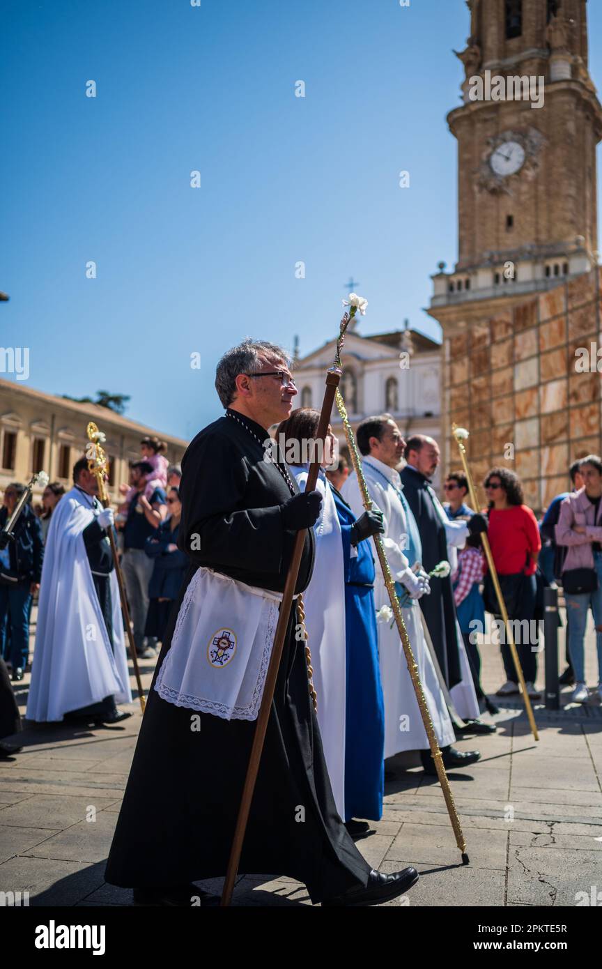 La procession glorieuse rencontre (Encuentro Glorioso) passe par la place de la Seo pendant le dimanche de Pâques dans les rues de Saragosse, Aragon, Espagne Banque D'Images
