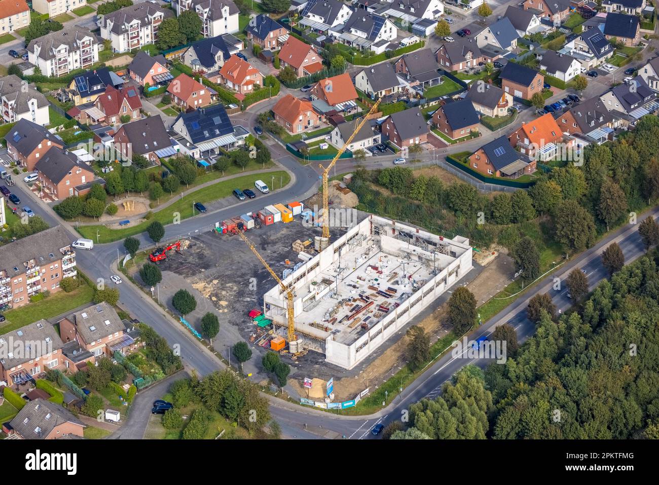 Vue aérienne, chantier de construction avec nouveau bâtiment Aldi