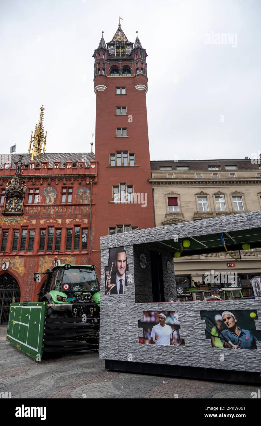 Le flotteur à thème Roger Federer est stationné à l'hôtel de ville de Bâle avant le début du défilé Banque D'Images
