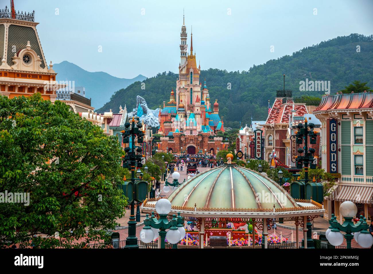 Disneyland Hong Kong rouvre alors que Covid 19 règle la pandémie en 2023, Hong Kong, Chine. Banque D'Images