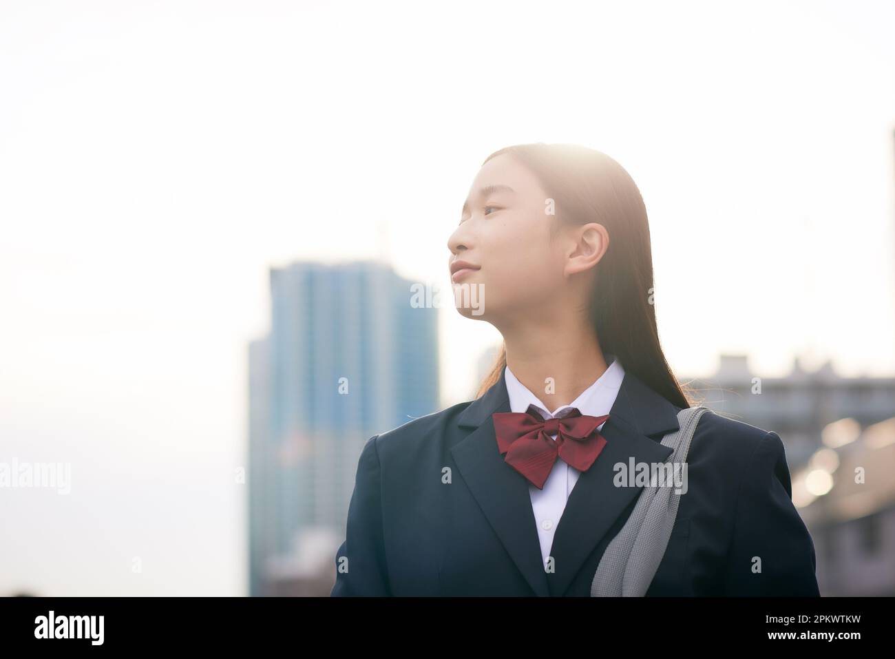 Élève japonais de lycée portant un uniforme Banque D'Images
