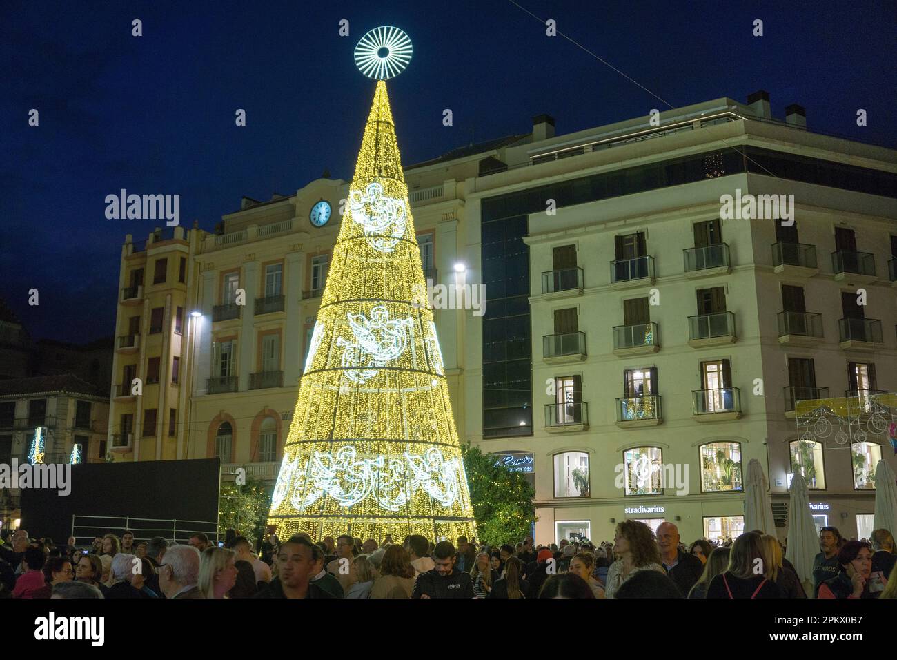 Illuminations de Noël sur la Plaza de la Constitucionine, à côté de la Calle marques de Larios, Malaga, Andalousie, Costa del sol, Espagne, Europe Banque D'Images