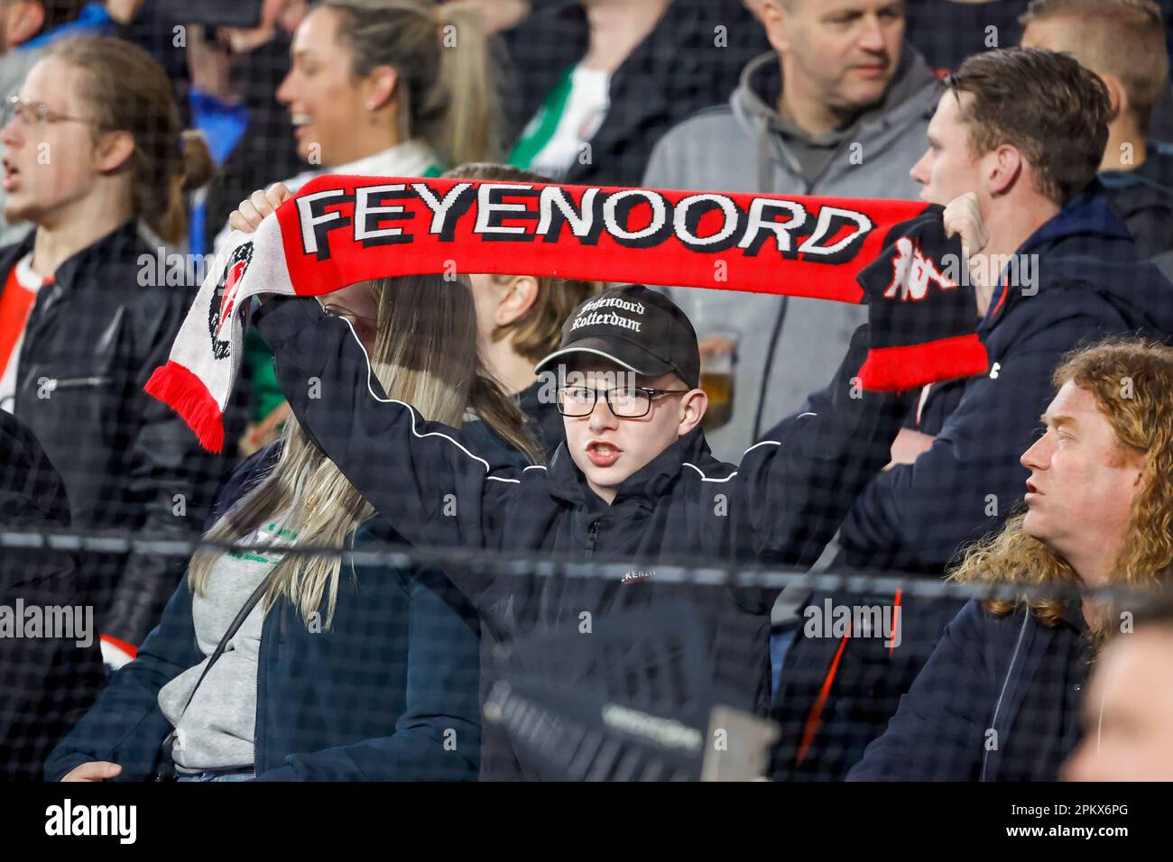 09-04-2023: Sport: Feyenoord v RKC ROTTERDAM, PAYS-BAS - AVRIL 9: Fans de Feyenoord Rotterdam pendant le match Eredivisie Feyenoord Rotterdam et Banque D'Images