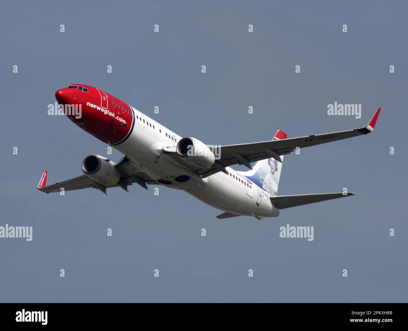 Un Boeing 737-800 de Norvégien quitte l'aéroport de Londres Gatwick Banque D'Images